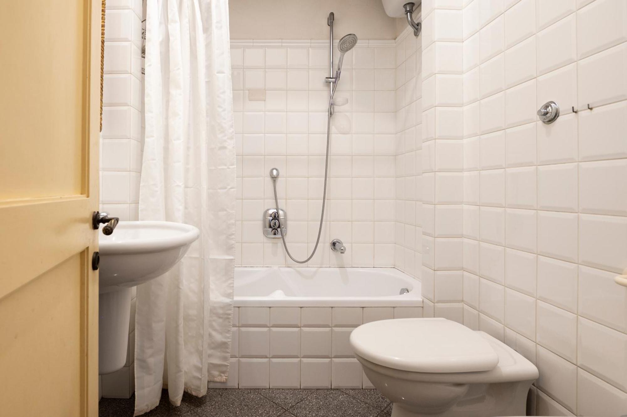 Caravaggio- Con Bagno Privato In Condiviso Oltrarno Pensión *